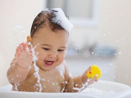 婴幼儿洗澡最佳时间，是什么时候？